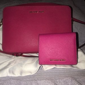 Michael Kors Jet Set Large Crossbody and wallet